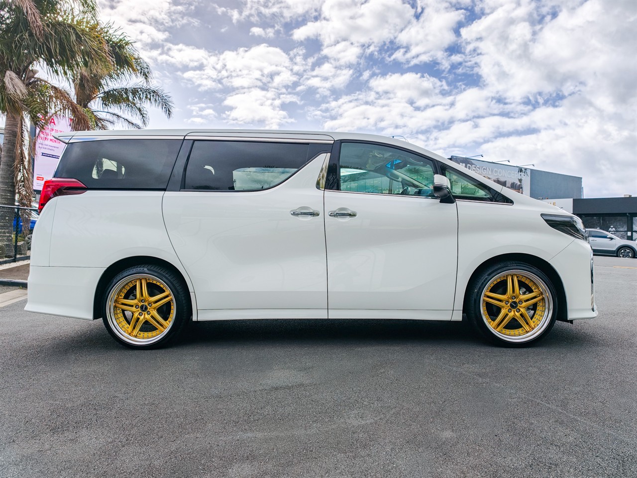 2023 Toyota Alphard