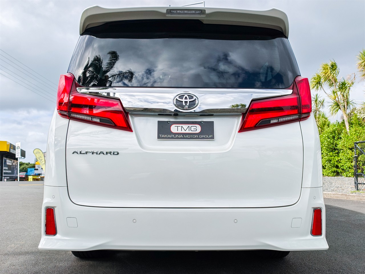 2023 Toyota Alphard