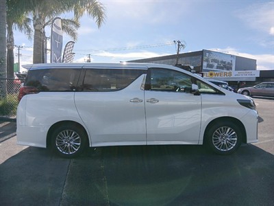 2022 Toyota Alphard - Thumbnail