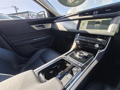 2020 Jaguar XF - Thumbnail