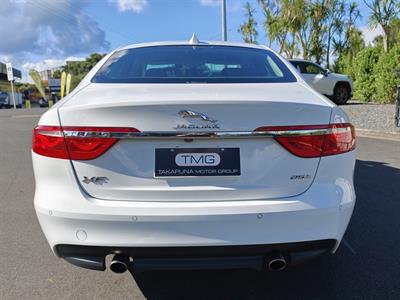 2020 Jaguar XF - Thumbnail