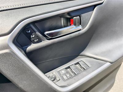 2020 Toyota Rav4 - Thumbnail