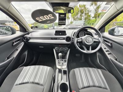 2022 Mazda 2 - Thumbnail