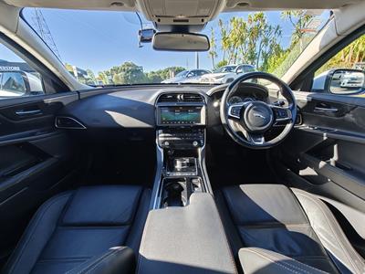 2018 Jaguar XE - Thumbnail
