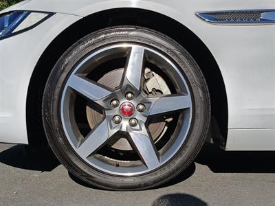 2018 Jaguar XE - Thumbnail
