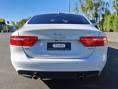 2018 Jaguar XE - Thumbnail