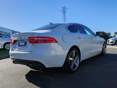 2018 Jaguar XE - Thumbnail