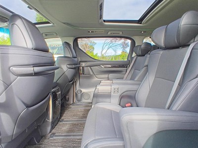 2023 Toyota Alphard - Thumbnail