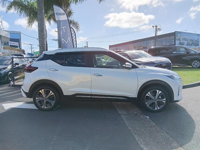 2020 Nissan KICKS - Thumbnail