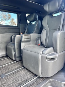 2023 Toyota Alphard - Thumbnail