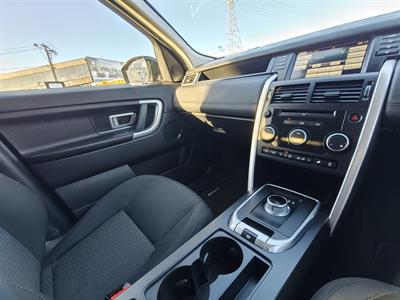 2016 Land Rover Discovery - Thumbnail