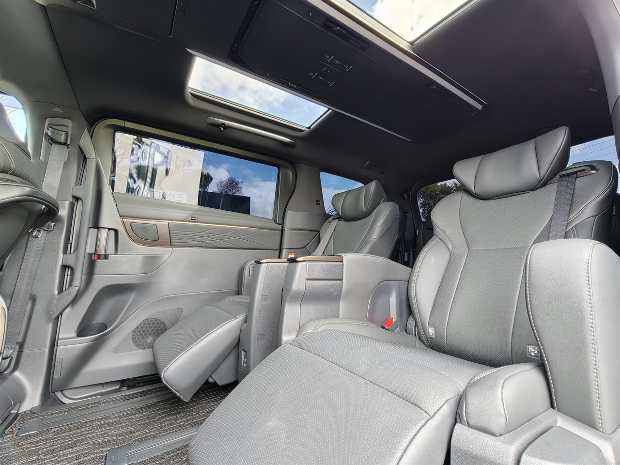 2025 Toyota Alphard