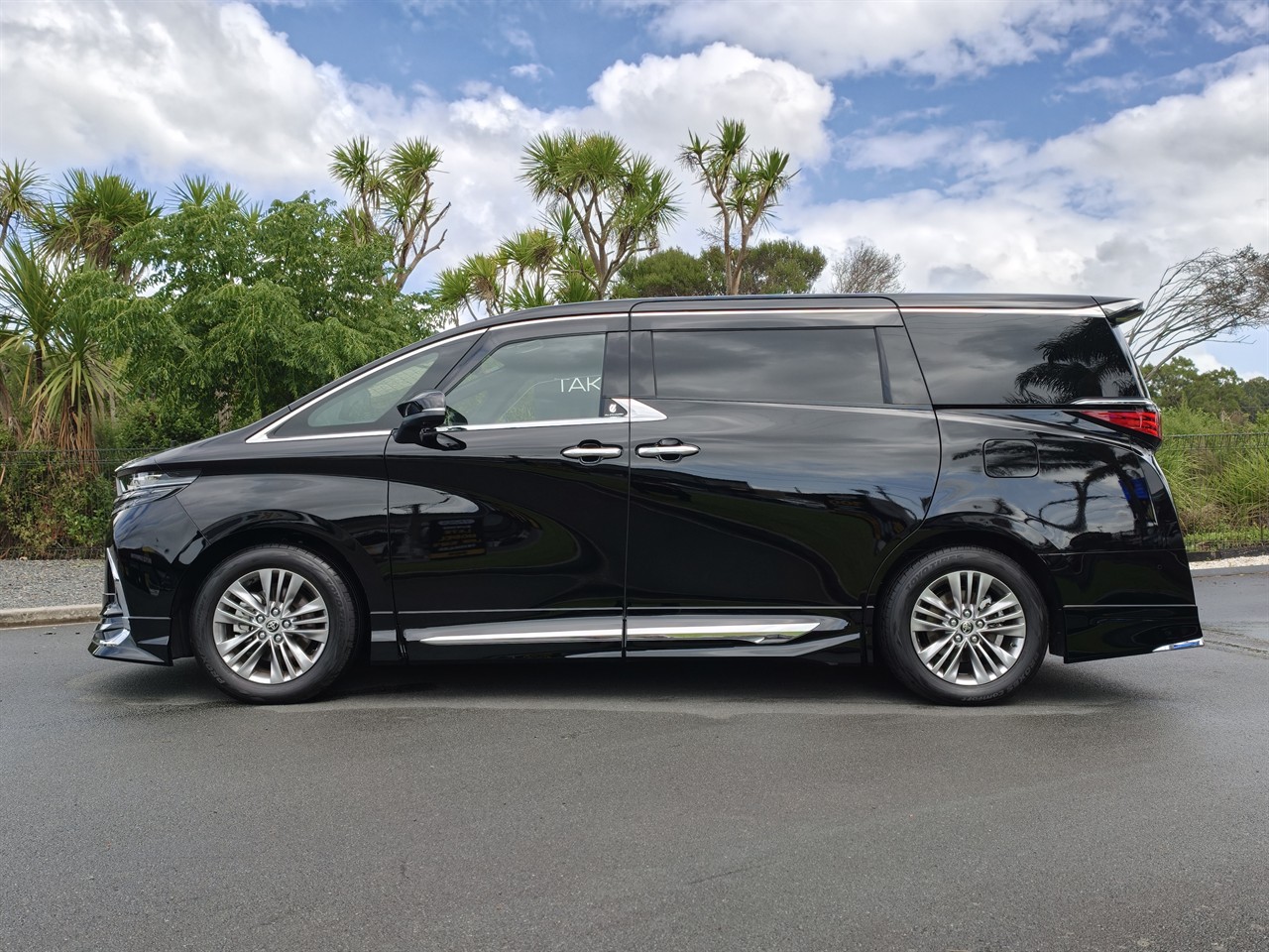 2025 Toyota Alphard