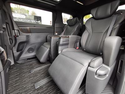 2025 Toyota Alphard - Thumbnail