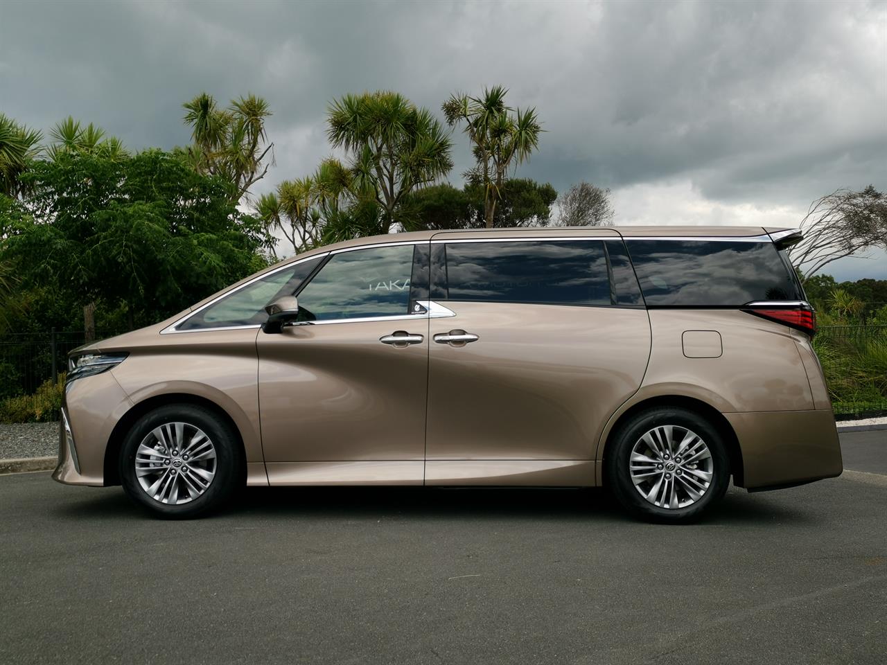 2025 Toyota Alphard