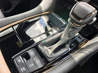 2025 Toyota Alphard - Thumbnail