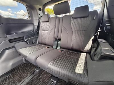 2025 Toyota Alphard - Thumbnail