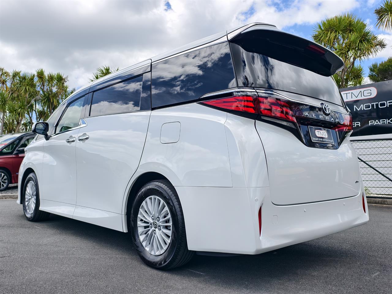 2025 Toyota Alphard