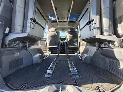 2025 Toyota Alphard - Thumbnail