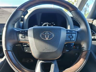 2025 Toyota Alphard - Thumbnail