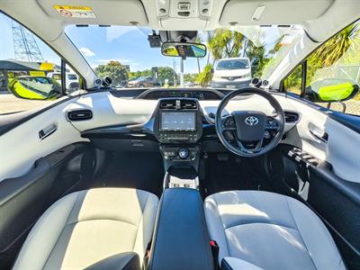 2019 Toyota Prius - Thumbnail