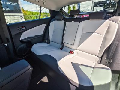 2019 Toyota Prius - Thumbnail