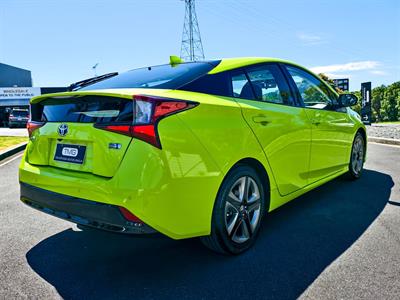 2019 Toyota Prius - Thumbnail