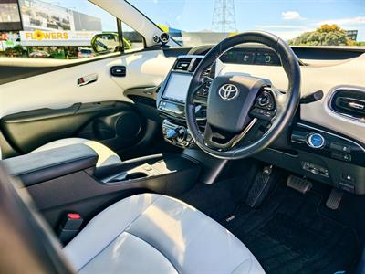 2019 Toyota Prius - Thumbnail