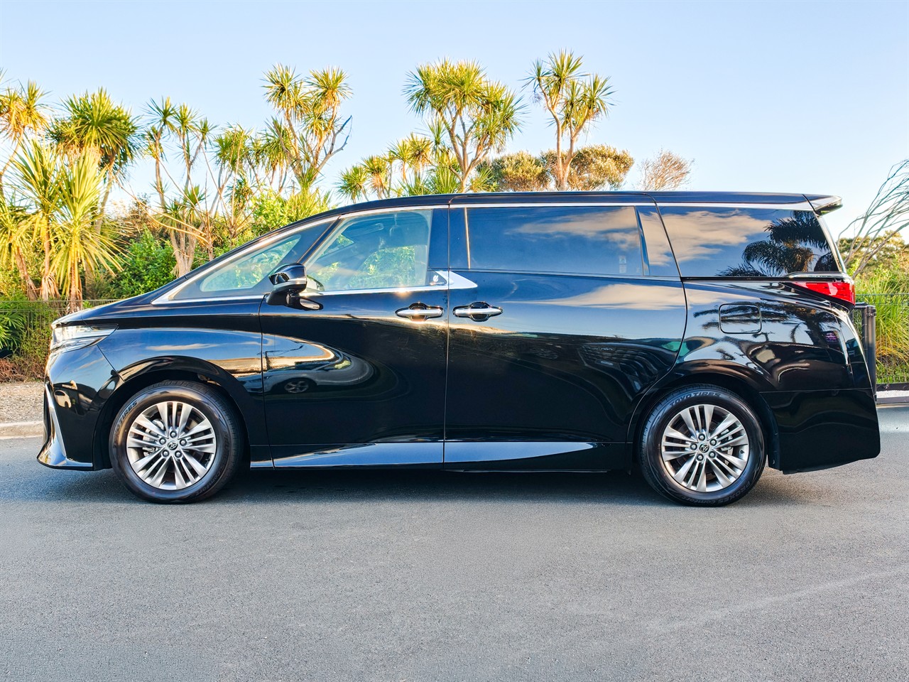 2025 Toyota Alphard