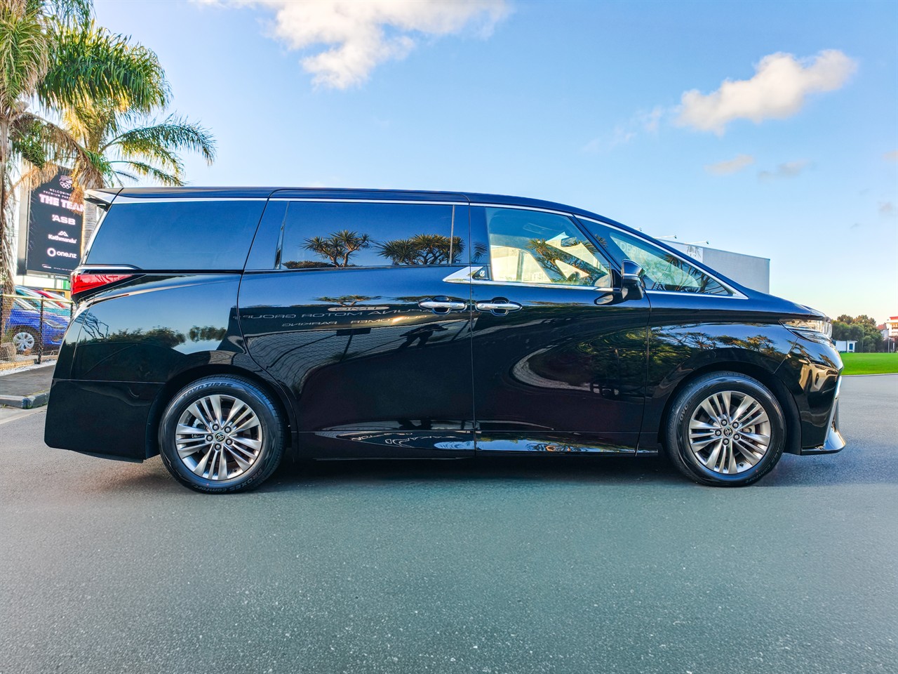 2025 Toyota Alphard