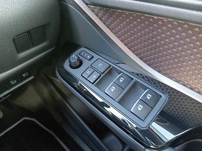 2018 Toyota C-HR - Thumbnail
