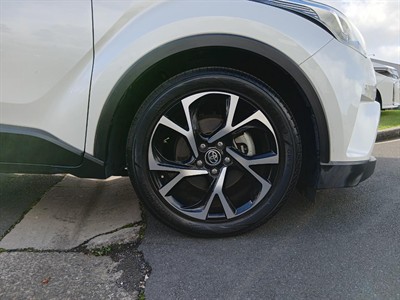 2018 Toyota C-HR - Thumbnail