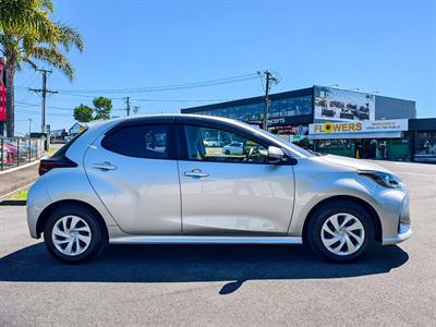 2020 Toyota Yaris - Thumbnail