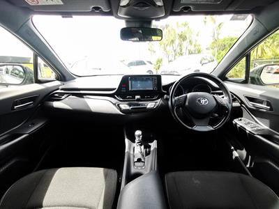 2017 Toyota C-HR - Thumbnail