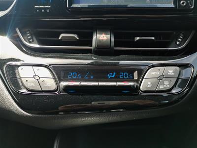 2017 Toyota C-HR - Thumbnail