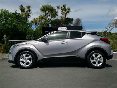 2017 Toyota C-HR - Thumbnail