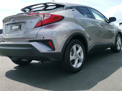 2017 Toyota C-HR - Thumbnail