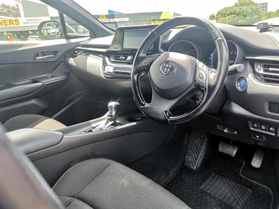 2017 Toyota C-HR - Thumbnail