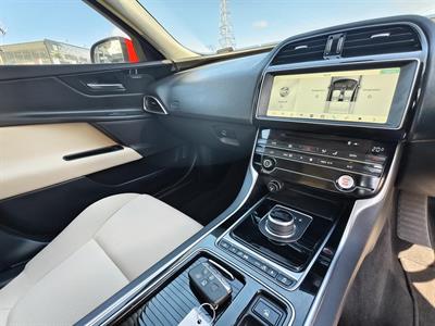 2018 Jaguar XE - Thumbnail