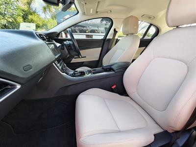 2018 Jaguar XE - Thumbnail