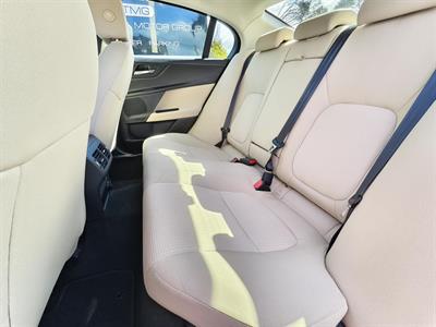 2018 Jaguar XE - Thumbnail