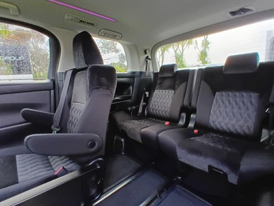 2018 Toyota Alphard - Thumbnail