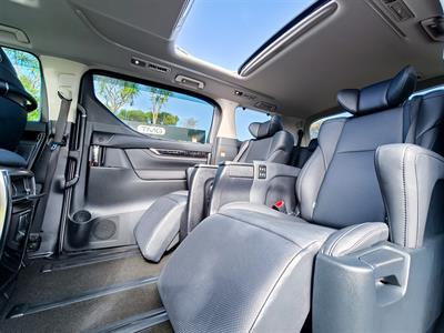 2022 Toyota Alphard - Thumbnail