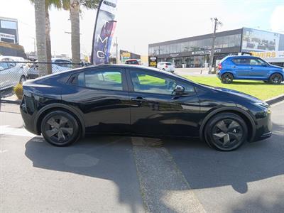 2024 Toyota Prius - Thumbnail