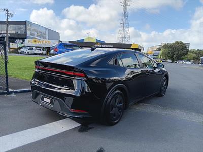 2024 Toyota Prius - Thumbnail
