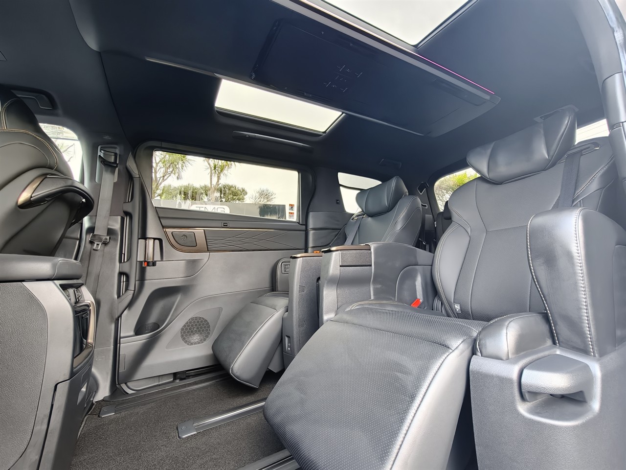 2025 Toyota Alphard