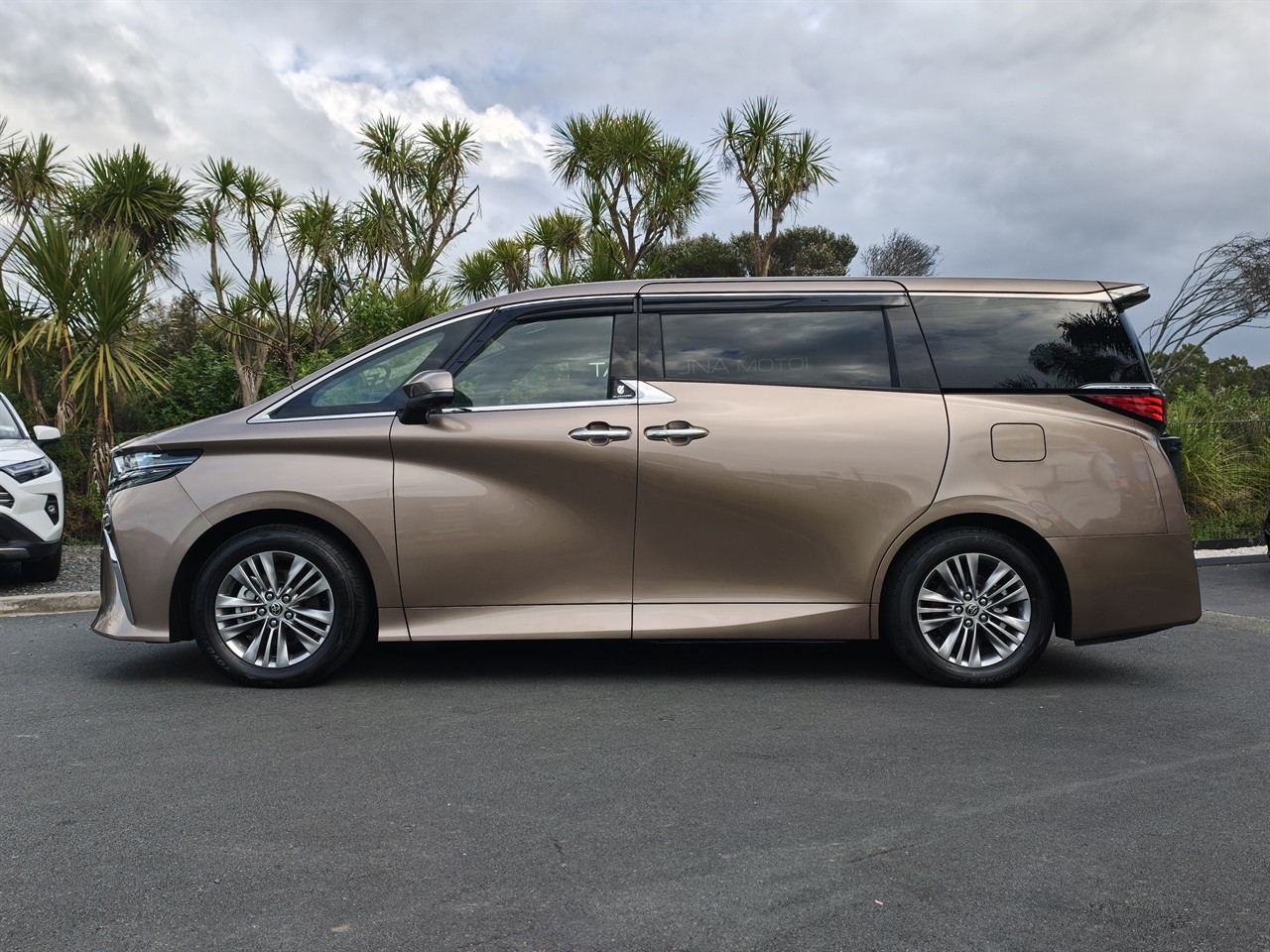 2025 Toyota Alphard
