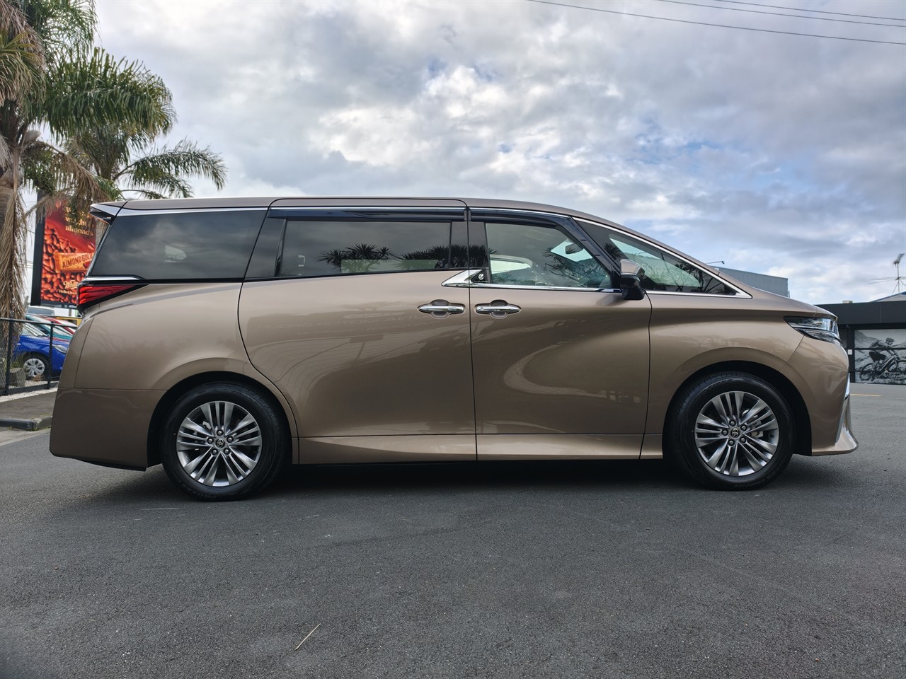 2025 Toyota Alphard