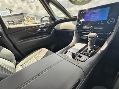 2025 Toyota Alphard - Thumbnail
