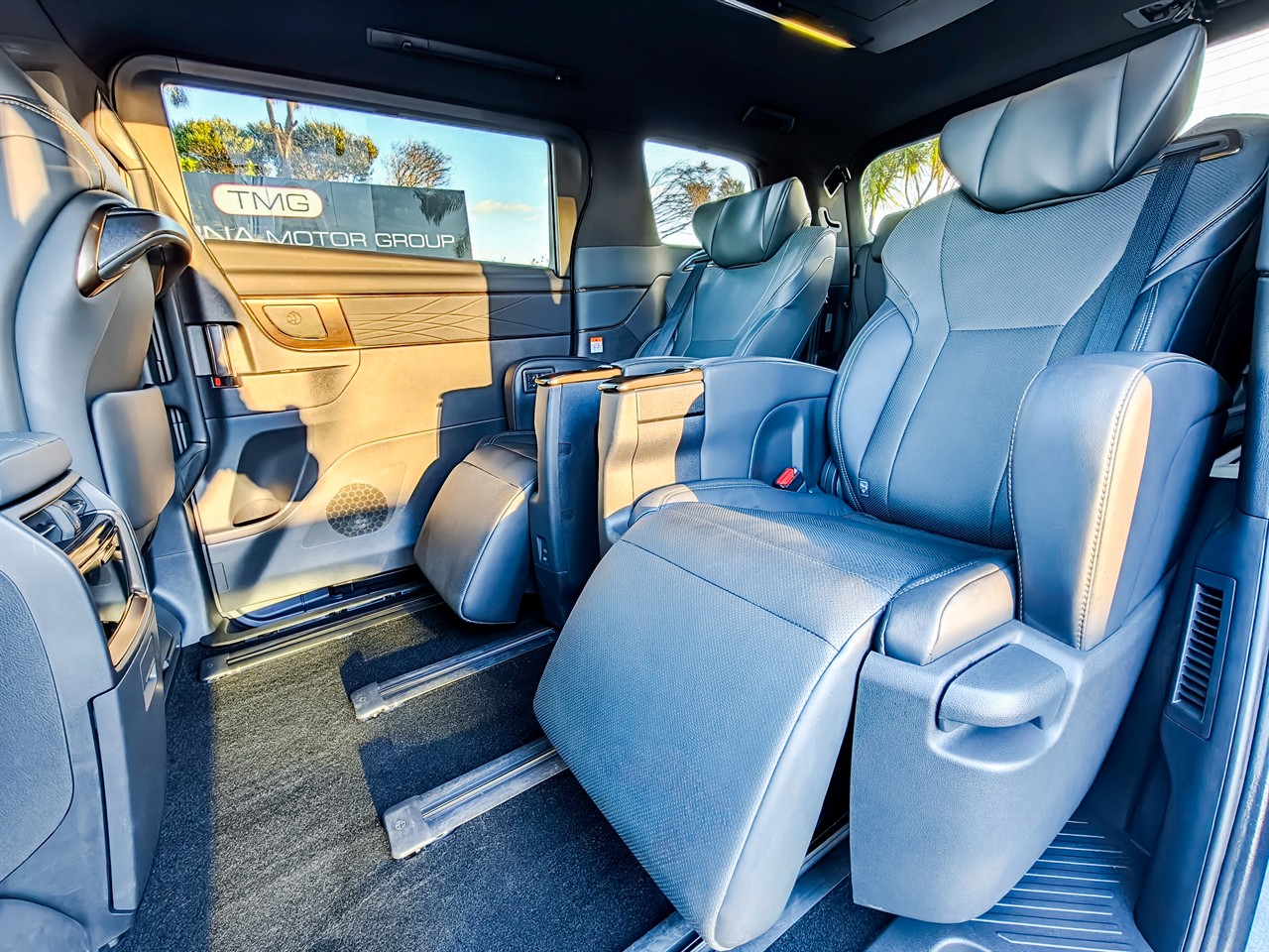 2023 Toyota Alphard